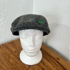 Gray Herringbone Flat Cap with Green Accent - Unbranded
